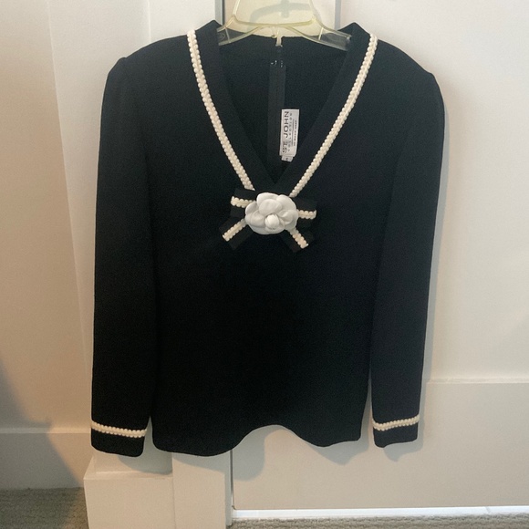 St John top with Flower Pin - Picture 1 of 9